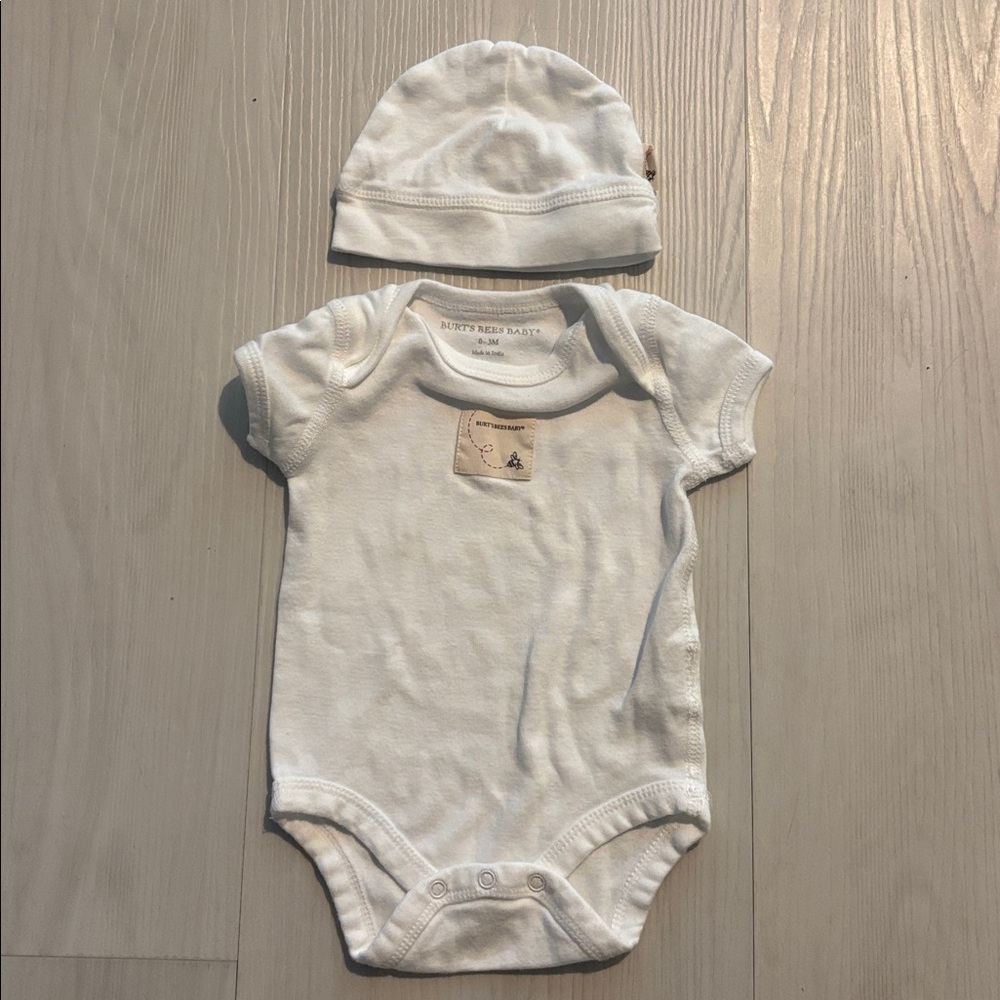 Burt's Bees Baby White Bodysuit and Hat Set